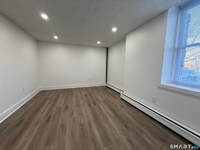 Building Photo - 156 Garfield Ave