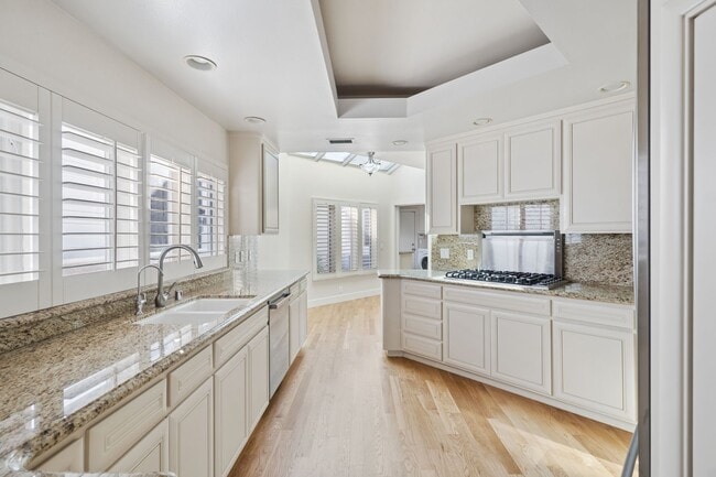 Building Photo - 721 Marigold Ave