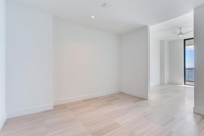 Building Photo - 2912 W Santiago St