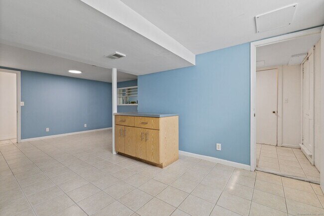 Building Photo - 67 Hicock Dr