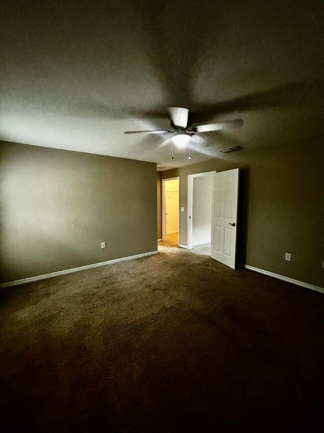 Building Photo - Beautiful 3-Bedroom 2.5 Bath Single-Family Home in Hammock Cove