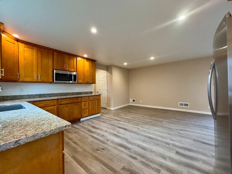 Building Photo - 148 Lancaster Way