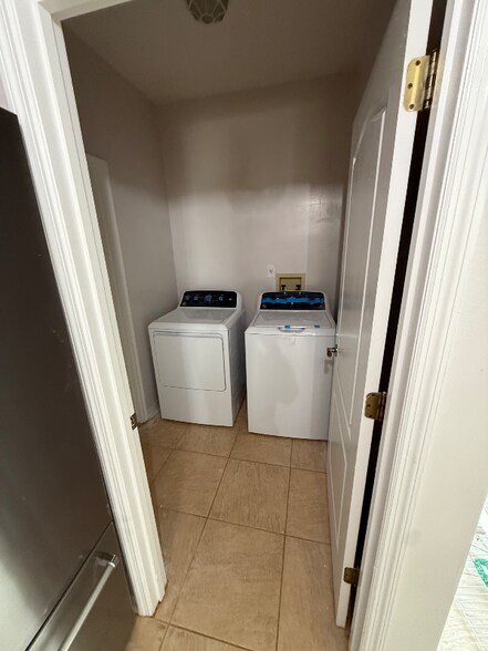 Building Photo - 2355 Abalone Blvd