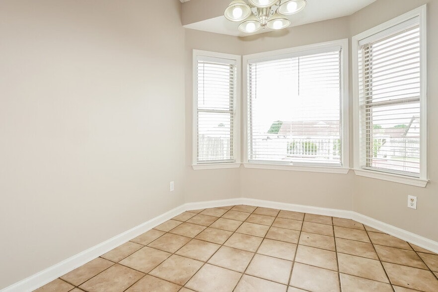 Building Photo - 60 Penny Ln