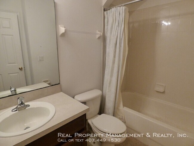 Building Photo - 3 BR / 2.5 BA Townhouse In Avalon Park