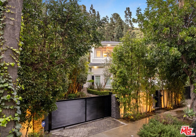 Building Photo - 1836 Laurel Canyon Blvd