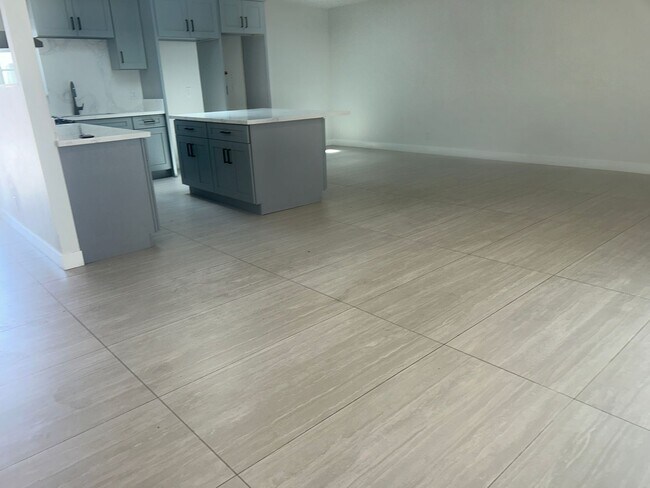 Building Photo - Spacious 3bed 2bath House for Rent in Garden Grove
