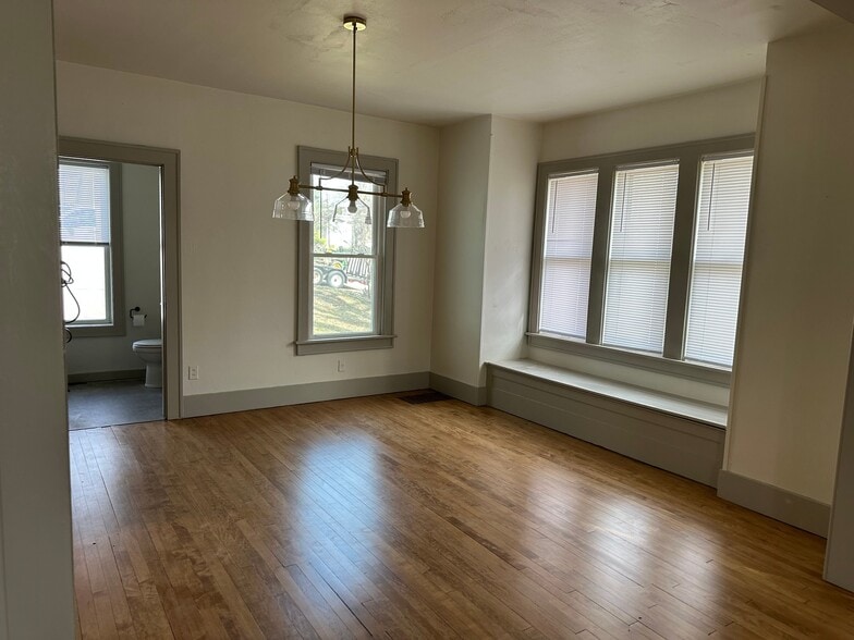 Building Photo - 401 N Hubbard St