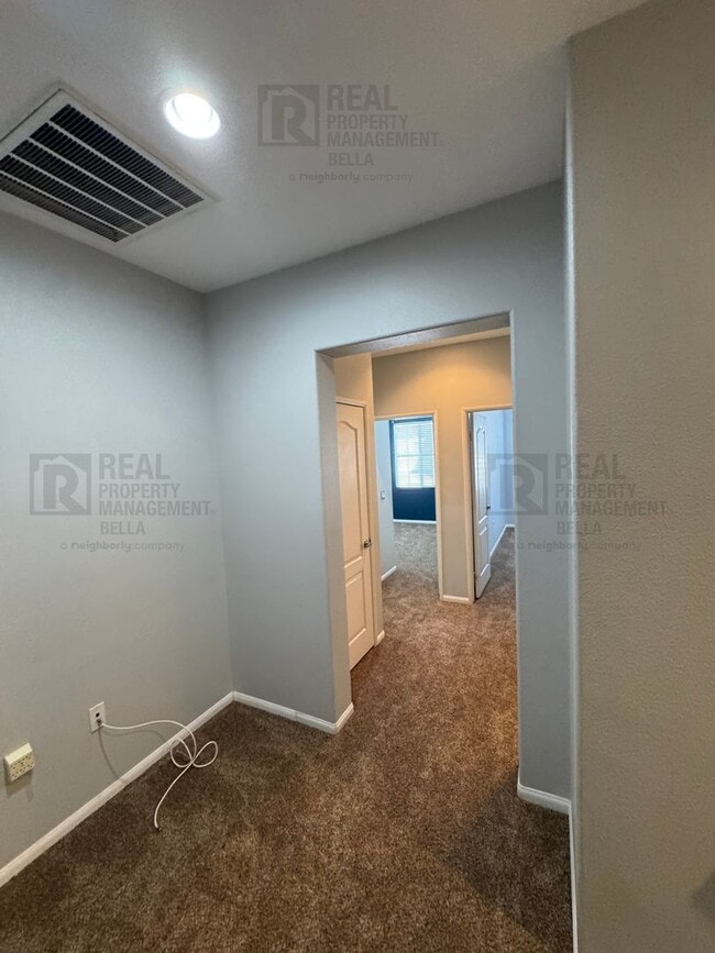 Building Photo - Resort-Style Living Awaits in This Spacious Canyon Hills 3-Bedroom Condo