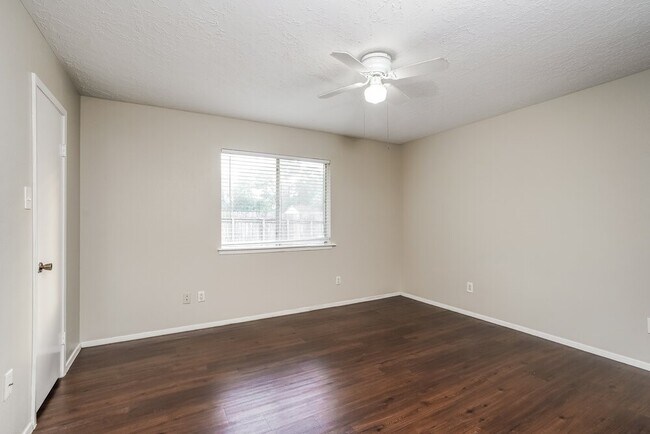 Building Photo - 21035 Rivershadows Ln