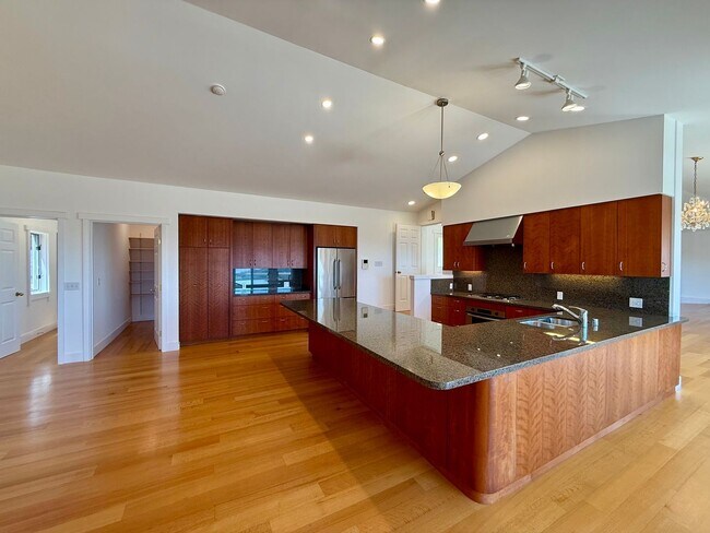 Building Photo - 51 Via Los Altos
