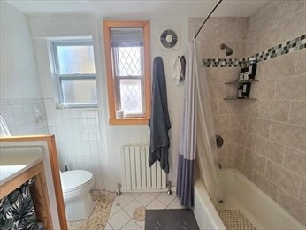 Building Photo - 28 Bardwell St