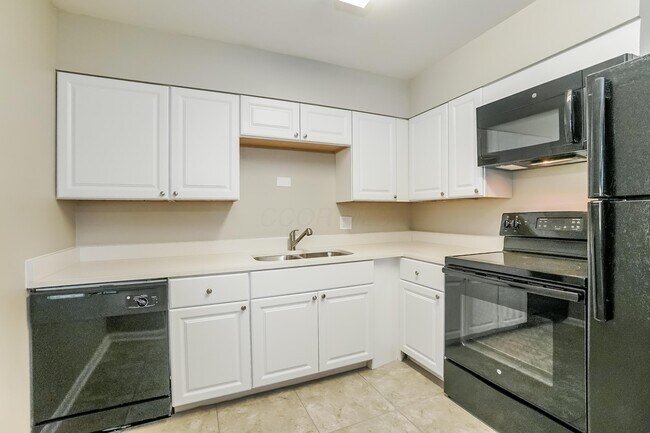 Building Photo - 298 Pineview Dr