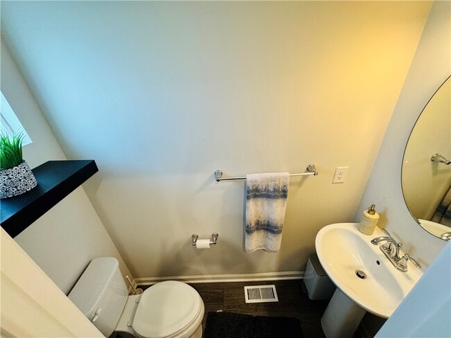 Building Photo - 6016 Ivory Dr