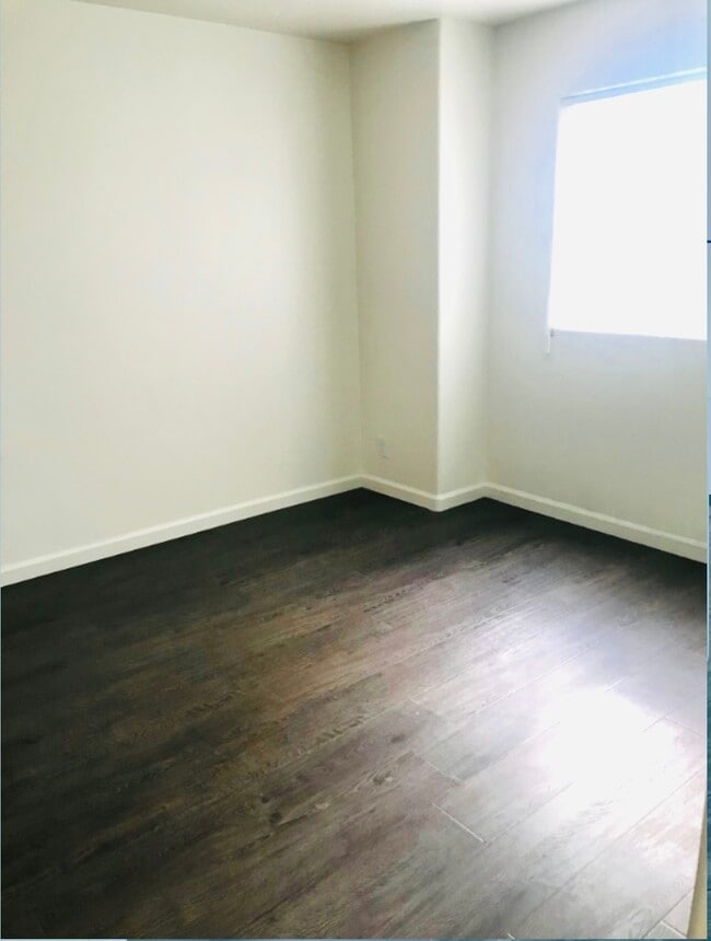 Building Photo - 13012 Riverside Dr