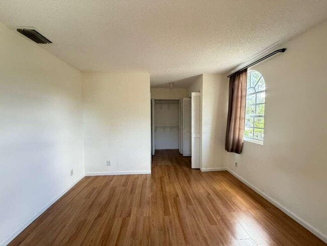 Building Photo - 13986 Morning Glory Dr
