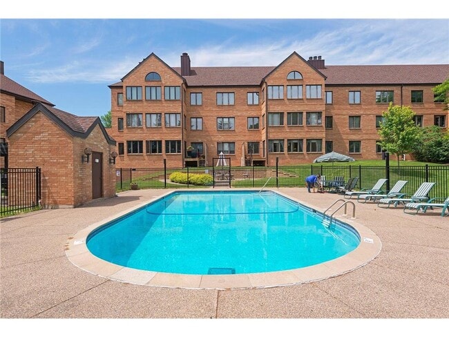 Building Photo - 1830 Eagle Ridge Dr