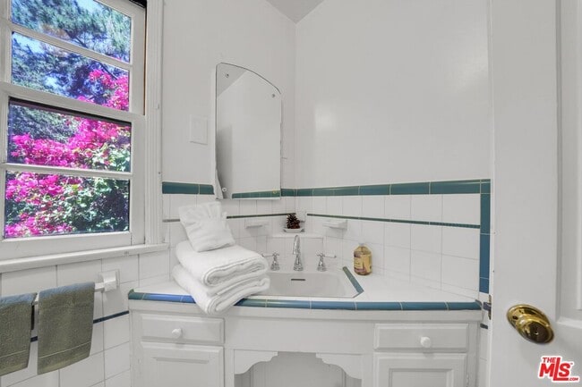 Building Photo - 7503 Willow Glen Rd