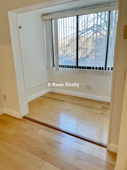 Building Photo - 1731 Beacon St