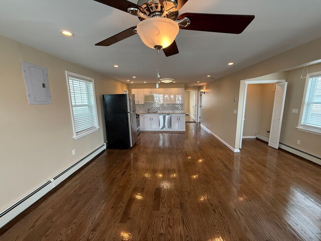 Building Photo - Mint 2 Bed/2 Bath Single-Family Home in Howard Beach!