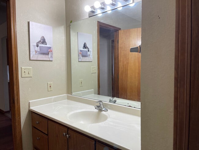 Building Photo - 8212 Spring Valley Rd