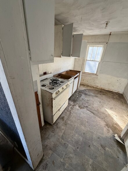 Building Photo - 1700 W Grand Ave