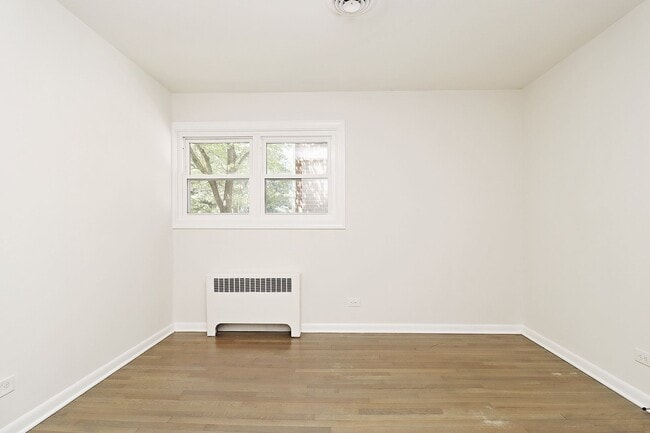 Building Photo - Updated Student-Friendly Apartment With Ting Internet