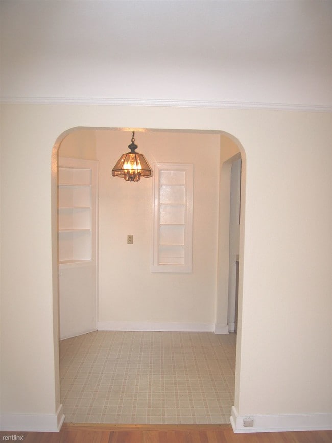 Building Photo - 2317 10th Ave E