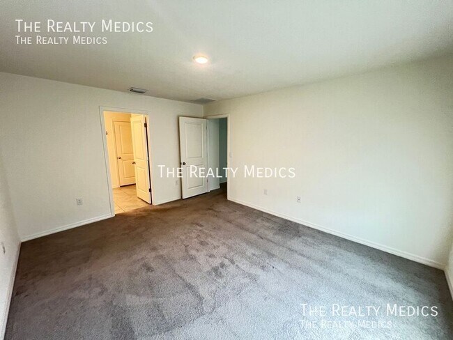 Building Photo - 4801 N Forest Ridge Blvd