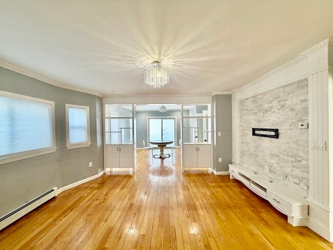 Building Photo - 305 Safford St