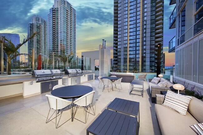Building Photo - "Stunning 2-Bed, 2-Bath Urban Retreat with 1161 Sq Ft of Comfort in Downtown San Diego!"