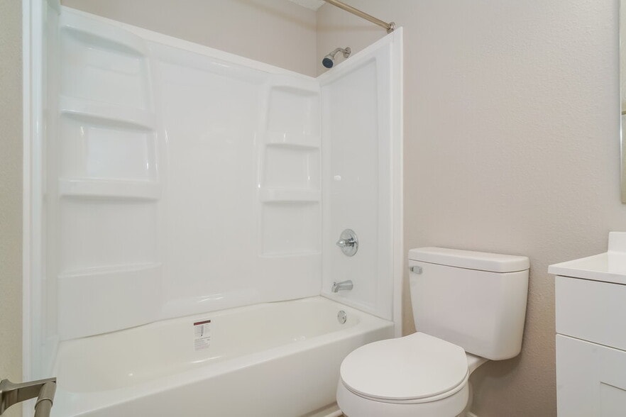 Building Photo - 8336 Country Creek Dr