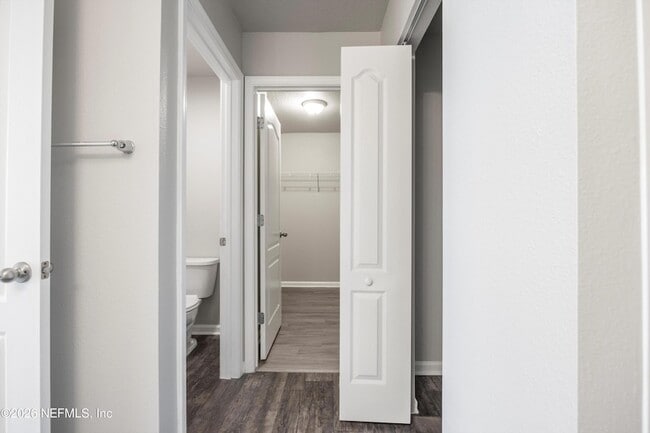 Building Photo - 6853 Sandle Dr