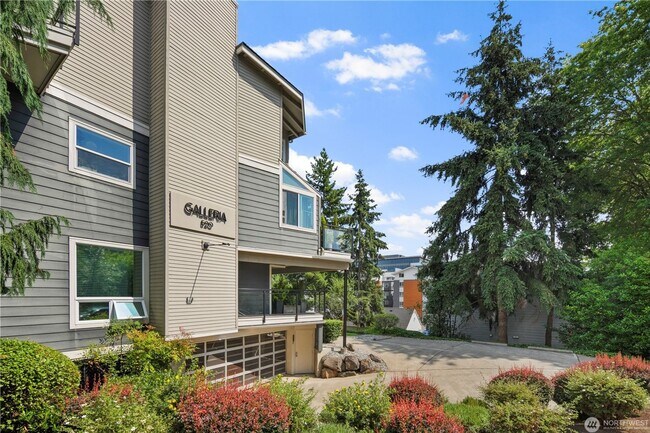 Primary Photo - 2 Bed 3 Bath Condo at Galleria in the Hear...