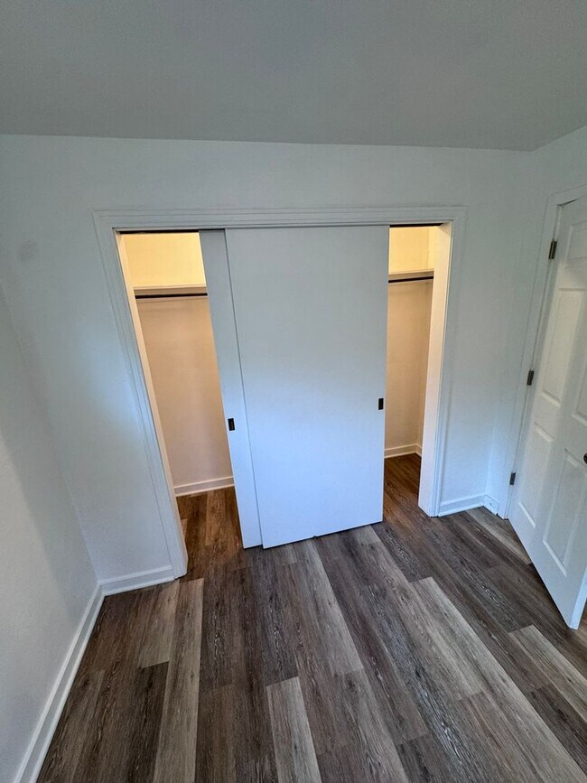 Building Photo - Fully Updated 3-Bed 1-Bath House w/ Covered Porch in Christy Park!!!