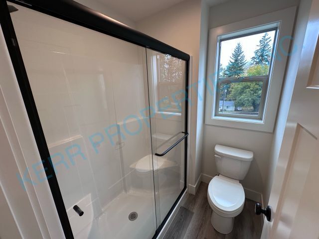 Building Photo - FREE RENT!Charming 3-Bed Townhouse Retreat with 2.5 Baths on Pleasant St, Sandy!