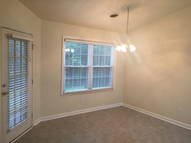 Building Photo - 2BR/ 2BA 1 Car Garage Condo in West Knox -...