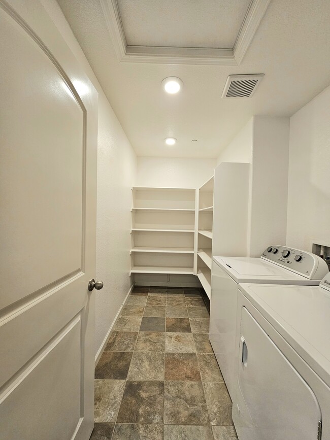 Building Photo - 10900 Merrick Way