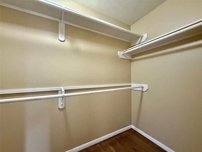 Building Photo - 11115 Creekline Green Ct