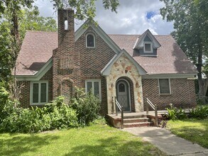 Building Photo - 210 E Cedar St