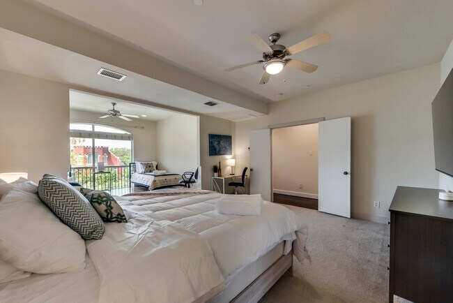 Building Photo - 2718 Floyd St