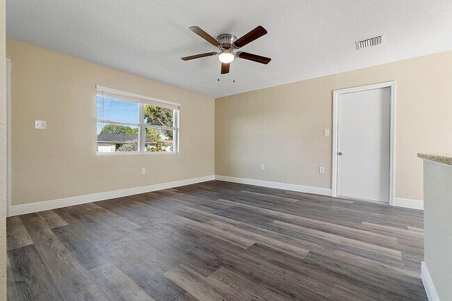 Building Photo - 140 S Marjorie Ct