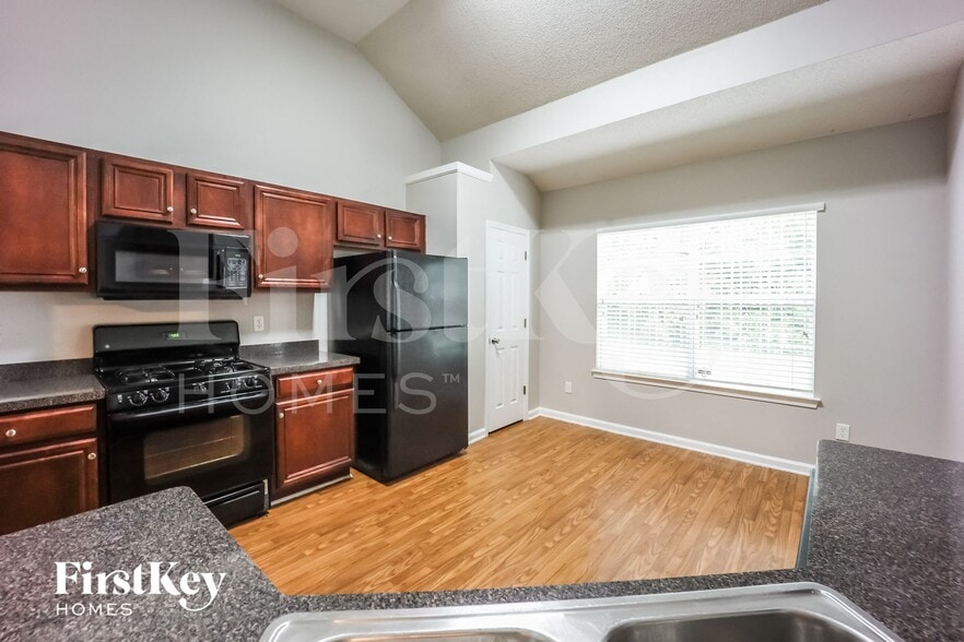 Building Photo - 6255 Lamp Post Pl