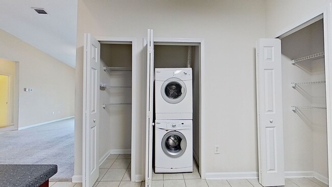 Building Photo - FIRST MONTH FREE OF RENT IF MOVE IN BY JUN...