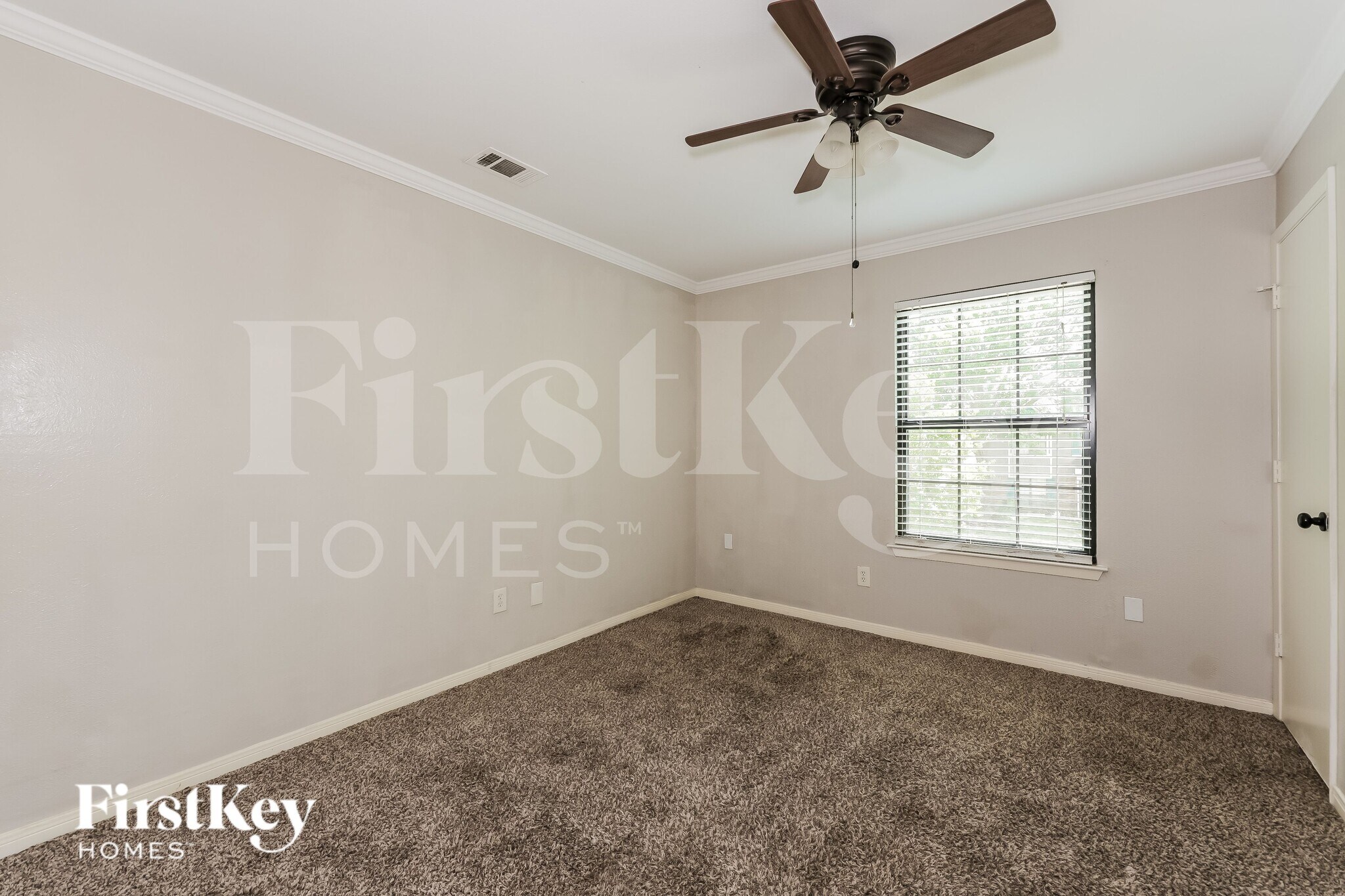 Building Photo - 213 Ripplewood Dr