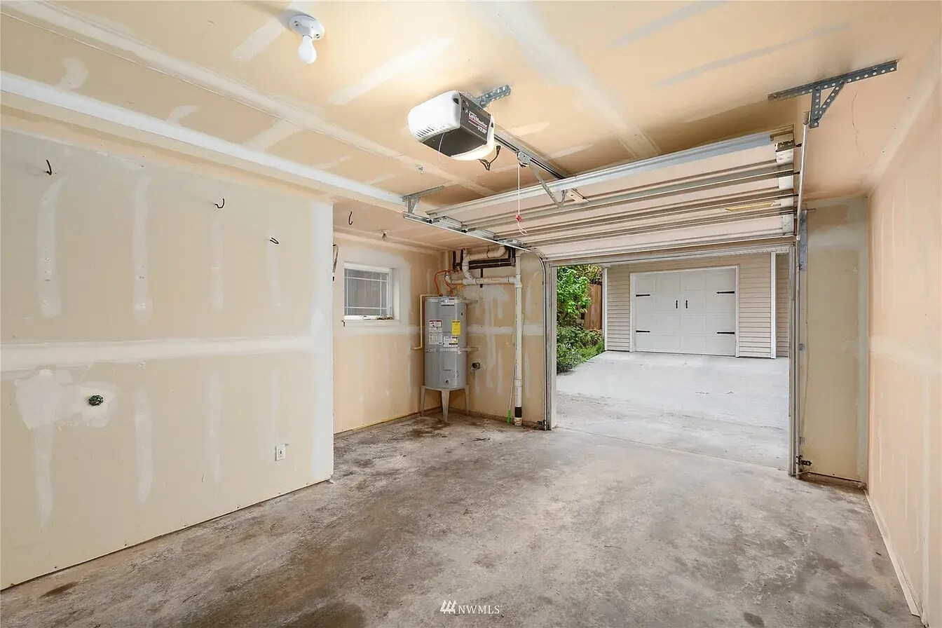 Building Photo - 12020 33rd Ave NE