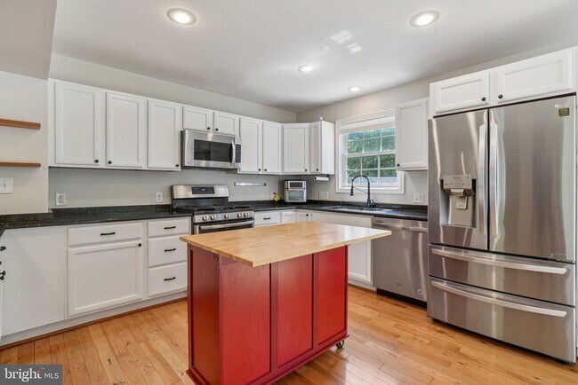 Building Photo - 7009 Hickory Hill Rd