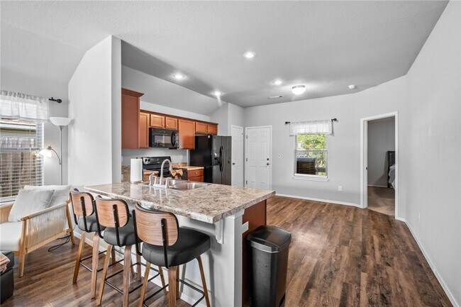 Building Photo - 927 E Swift Dr