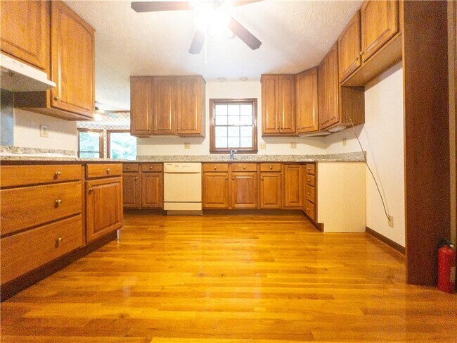 Building Photo - 965 Millbrook Ct
