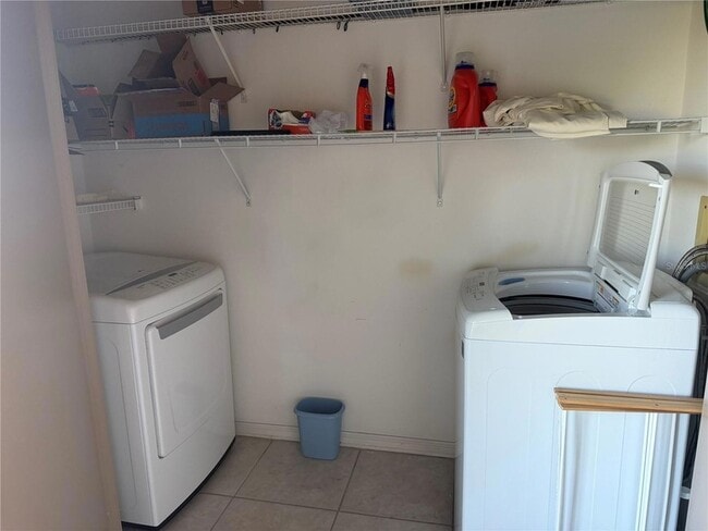 Building Photo - 880 Bird Bay Dr W